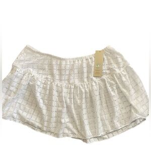 No Boundaries White Eyelet Swimsuit Coverup 
Size Large. NWT.